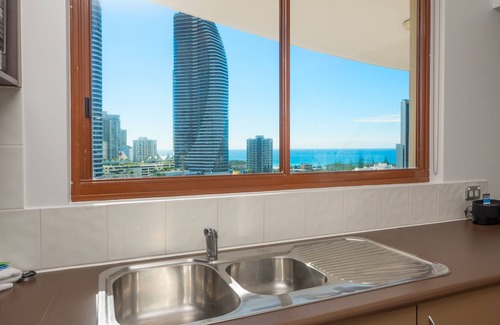 Broadbeach Hotel | Broadbeach Savannah Hotel & Resort