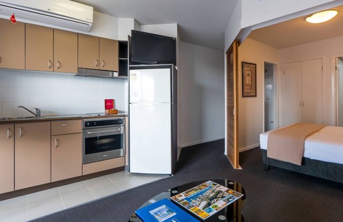 Broadbeach Hotel | Broadbeach Savannah Hotel & Resort