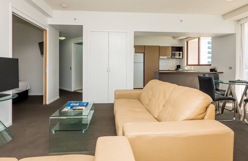 Broadbeach Hotel | Broadbeach Savannah Hotel & Resort