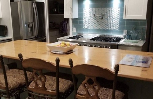 Delaware Beaches Casa | BROADKILL BEACH HOME SLEEPS 10 LINENS INCLUDED! HOT TUB, BIKES RENTS SAT TO SAT