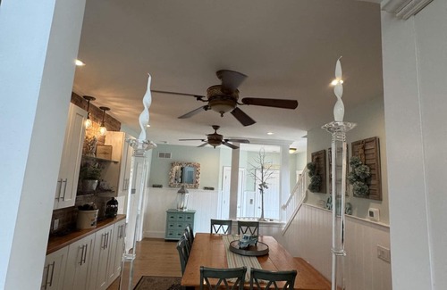 Delaware Beaches Casa | BROADKILL BEACH HOME SLEEPS 10 LINENS INCLUDED! HOT TUB, BIKES RENTS SAT TO SAT