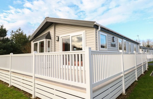 Hopton Cabaña | Broadland Sands Lodge