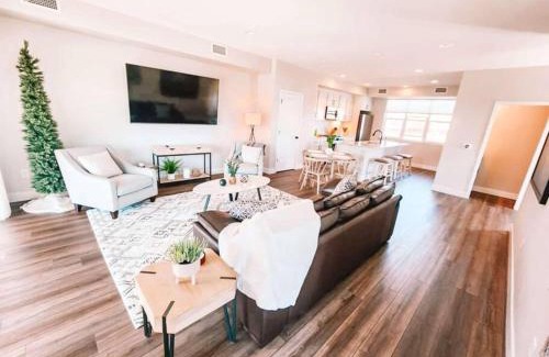 Skyway Casa | Broadmoor Mtn Retreat Pet Friendly Townhouse