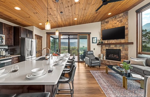 Nathrop Casa | Broadview Luxury Retreat + 8 acres near Mt Princeton Hot Springs
