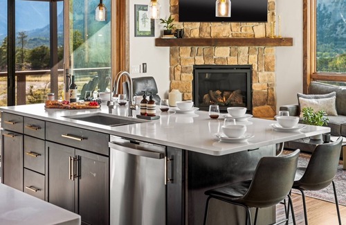 Nathrop Casa | Broadview Luxury Retreat + 8 acres near Mt Princeton Hot Springs