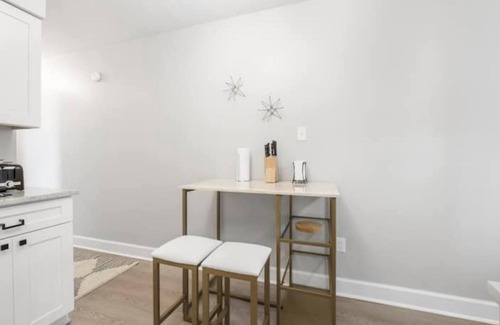 East Memphis Casa | Broadview | Modern Comfort for Work & Play