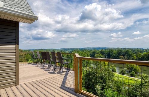 Kodak Casa | Broadview, River, Golf Course, Games, free Attraction Tickets, WIFI!