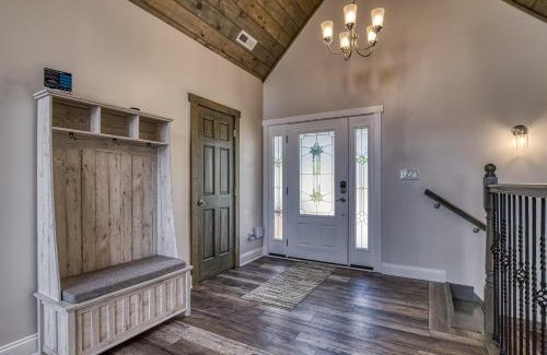 Kodak Casa | Broadview, River, Golf Course, Games, free Attraction Tickets, WIFI!