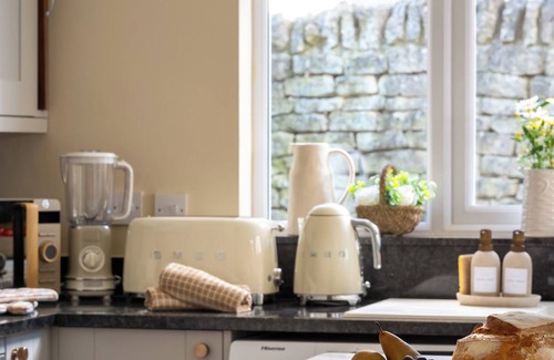 Broadway Casa | Broadway Country Chic Cottage