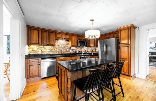 Bangor Casa | Broadway Historic District Home