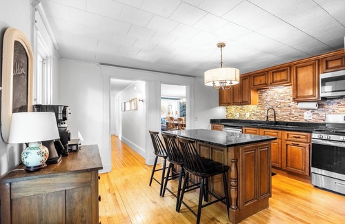 Bangor Casa | Broadway Historic District Home