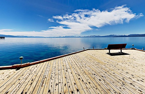 Brockway Condominio | Brockway Springs Getaway w/ Pool, Balcony & Stunning Lake Views