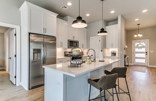 Broken Arrow Casa | Broken Arrow's Crown Jewel: Where Comfort Meets Luxury