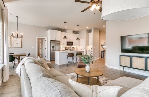 Broken Arrow Casa | Broken Arrow's Crown Jewel: Where Comfort Meets Luxury