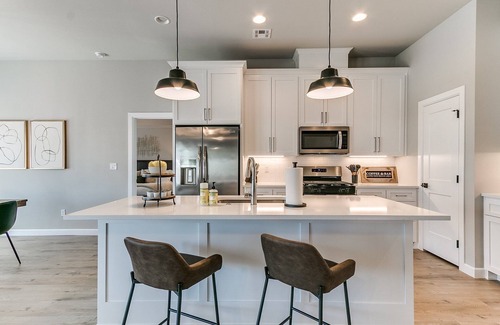 Broken Arrow Casa | Broken Arrow's Crown Jewel: Where Comfort Meets Luxury