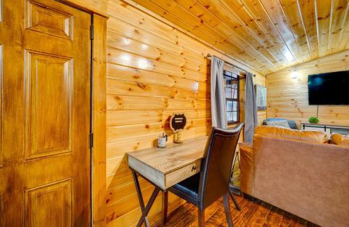 Broken Bow Casa | Broken Bow Abode with Hot Tub Less Than 7 Mi to Lake!