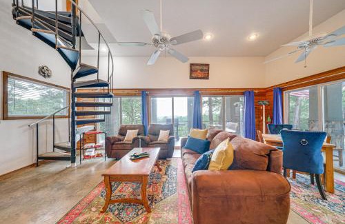 Broken Bow Casa | Broken Bow Escape with Mountain Views and Pool Access!