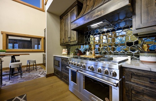 Broken Bow Cabina | Broken Branch Lodge, Offers guests unique amenities & amazing views
