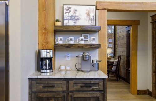 Broken Bow Cabina | Broken Branch Lodge, Offers guests unique amenities & amazing views