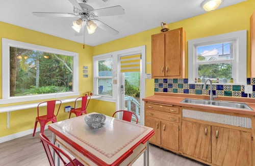 Tarpon River Casa | Bromeliad Bungalow - Downtown Cottage