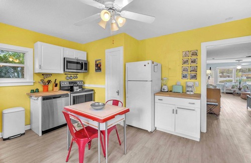 Tarpon River Casa | Bromeliad Bungalow - Downtown Cottage