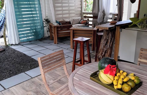 Sainte-Marie Apartamento | Bromeliads at Djo and Rosy's