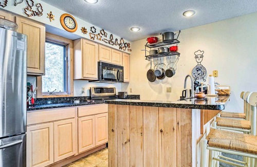 Bromley Mountain Casa | Bromley Mtn Townhome: Walk to Ski Shuttle!
