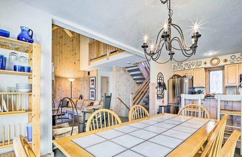 Bromley Mountain Casa | Bromley Mtn Townhome: Walk to Ski Shuttle!