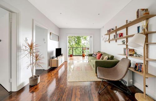Bronte Apartamento | 'Bronte Beauty' Modern Heritage Style with Balcony