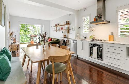 Bronte Apartamento | 'Bronte Beauty' Modern Heritage Style with Balcony