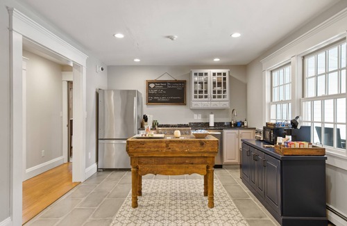 West Dover Cabina | Brook Bound Inn - Queen Bedroom - First Floor - Room 101
