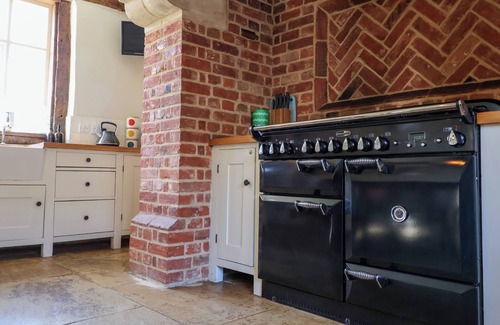 Harleston Cabaña | BROOK FARM, pet friendly, character holiday cottage in Halesworth