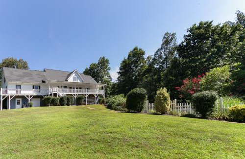 Weaverville Casa | Brook Knoll · NEW! Beautiful Mtn Retreat w/Pool Near Asheville!