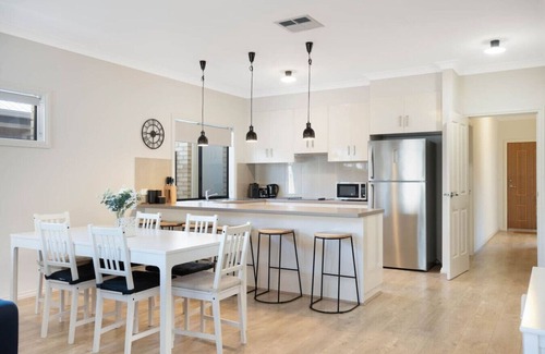 Goolwa Casa | Brooking's Perch, Walk to Shops & River, WiFi