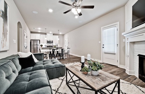 Fayetteville Casa | Brooklands Hideaway | Charming Historically-Inspired Cottage
