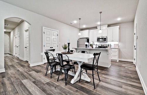Fayetteville Casa | Brooklands Hideaway | Charming Historically-Inspired Cottage