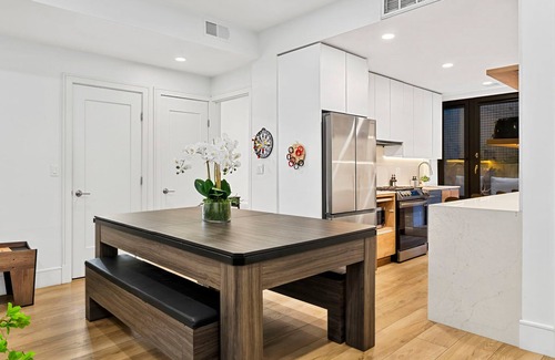 Griggs Park Apartamento | Brookline Haven | Rooftop + Deck + Game Room +T