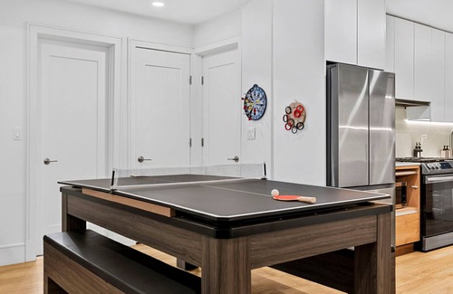 Griggs Park Apartamento | Brookline Haven | Rooftop + Deck + Game Room +T