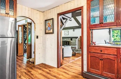 Brooklyn Casa | Brooklyn Bear Den: Charming 2-bedroom house