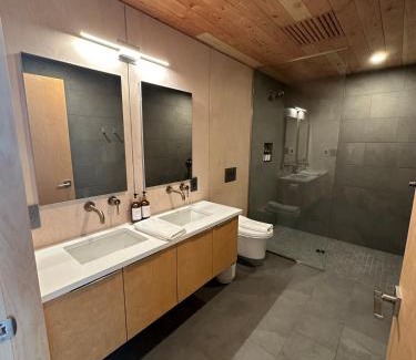 Brooklyn Casa | Brooklyn Shore Lodge