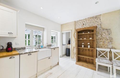 Ford Casa | Brookpit Cottage Coastal Retreat