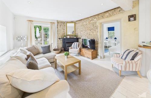 Ford Casa | Brookpit Cottage Coastal Retreat