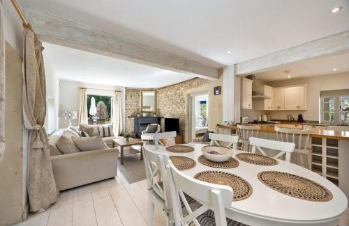 Ford Casa | Brookpit Cottage Coastal Retreat