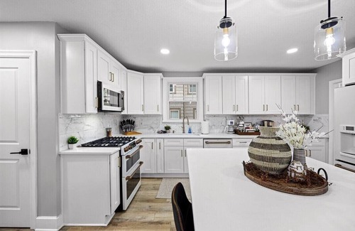 South Kansas City Casa | Brookside Charmer| Walk to Shops