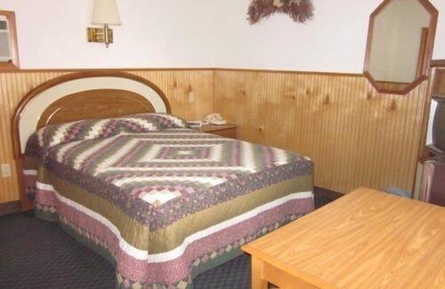 Lake George Hotel | Brookside Motel
