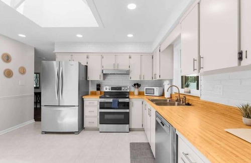 Brooksville Casa | Brooksville Oasis! 3 Bedroom, Heated Pool Home