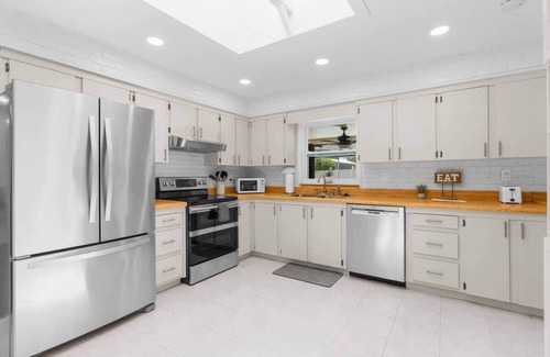 Brooksville Casa | Brooksville Oasis! 3 Bedroom, Heated Pool Home
