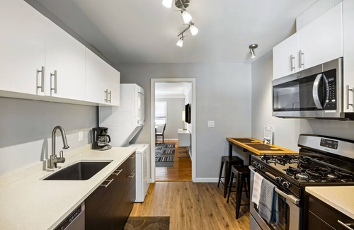 Brookwood Apartamento | Brookwood Courtyard by BCA Furnished Apt