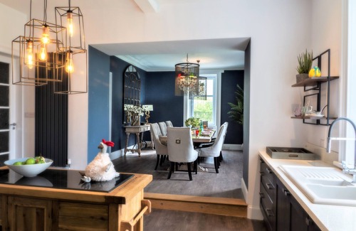 Beattock Cabaña | Broomlands Farmhouse - a house that sleeps 10 guests in 5 bedrooms