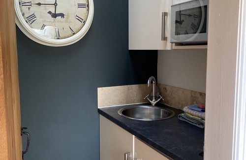 Foolow Cabaña | Brosterfield Suite - sleeps 2 guests in 1 bedroom